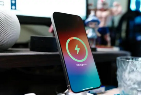 如东苹果15换屏服务分享用什么充电器给iPhone15充电更好 